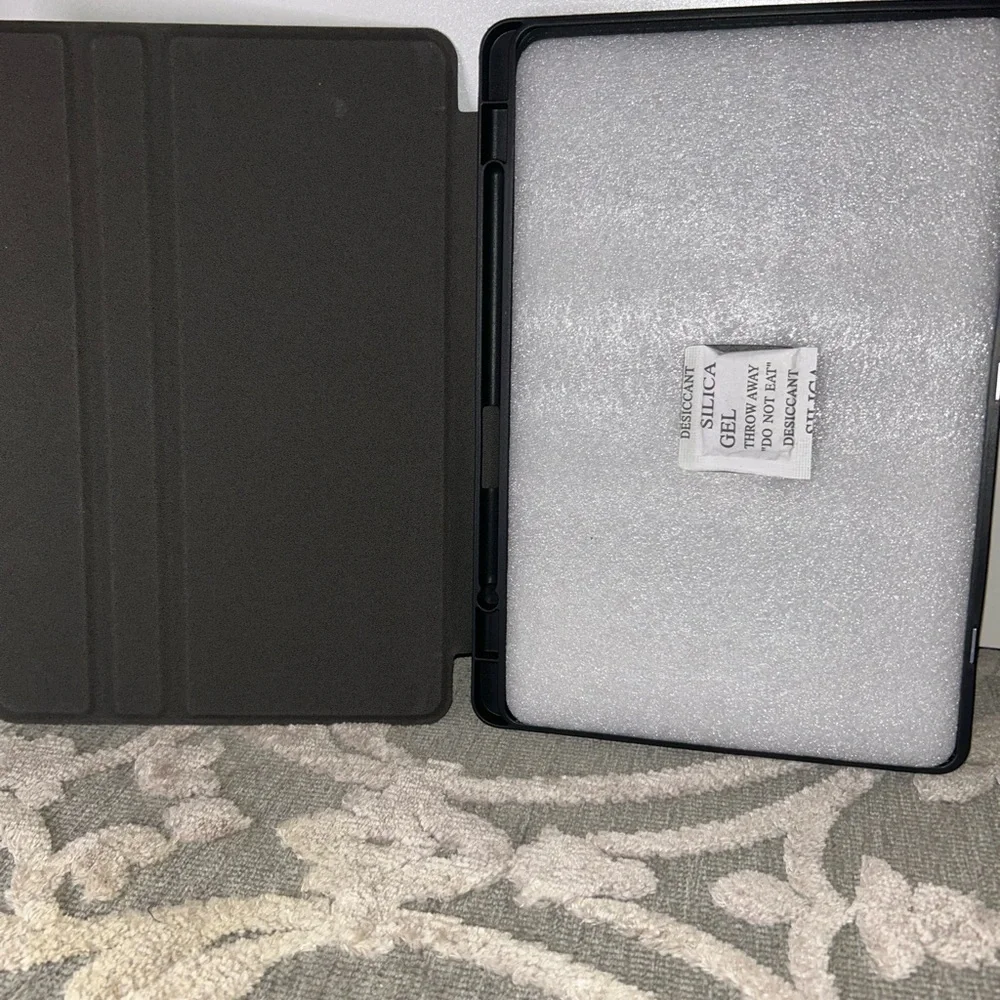 New Soke Samsung black folding case for S9 11 in tablet